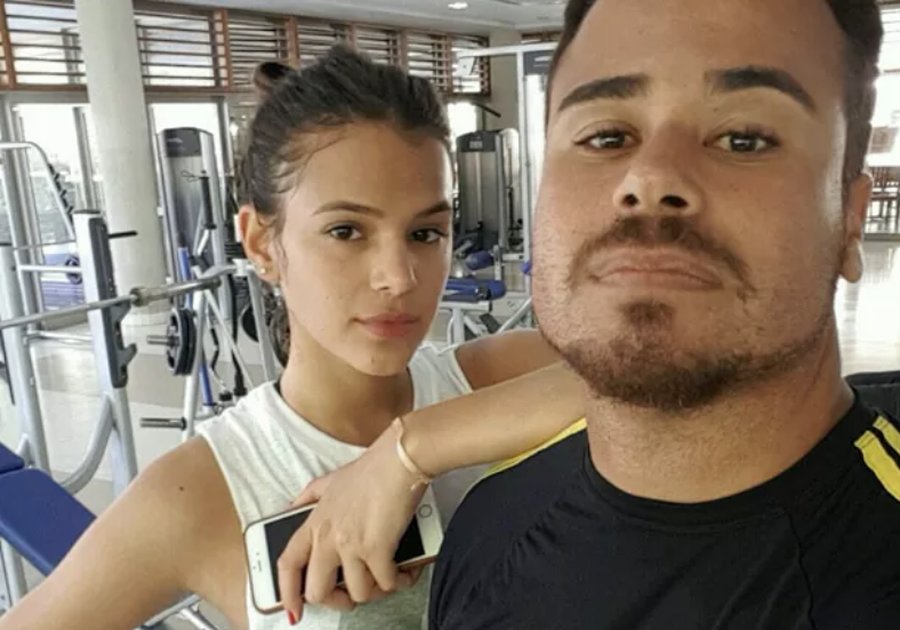 Revista Quem: Bruna Marquezine acorda cedo para malhar